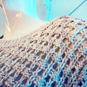 Hinge sweater